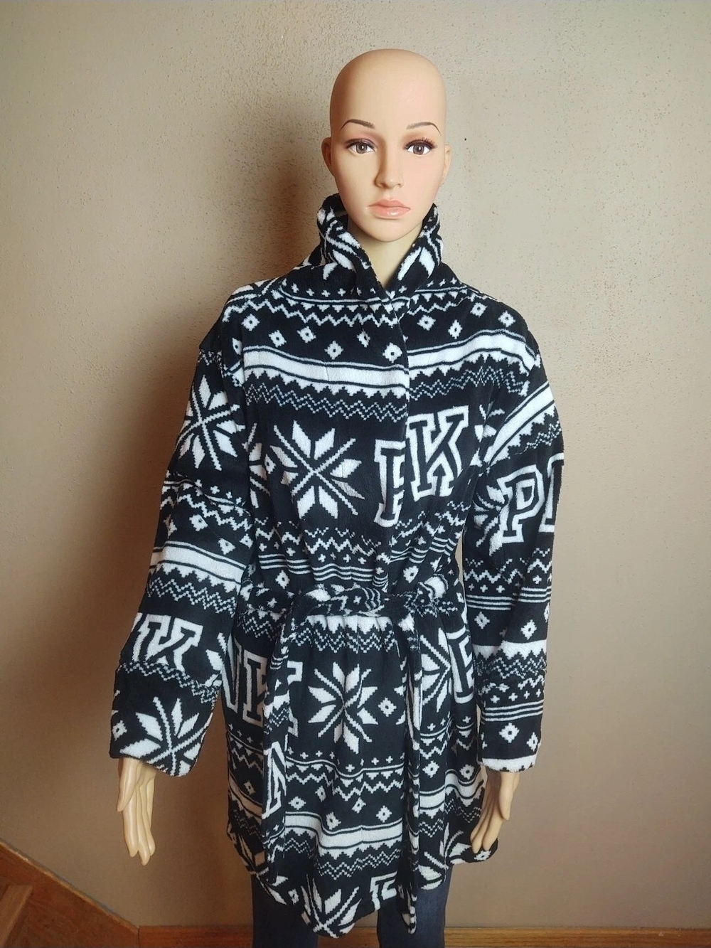 PINK Victoria's Secret Black & White Fair Isle Plush Robe with Belt